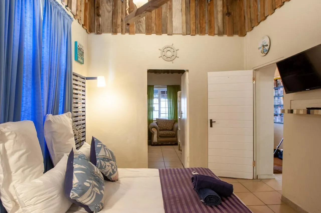 ** Gasthof Bedrock Guest Studios Strand Südafrika