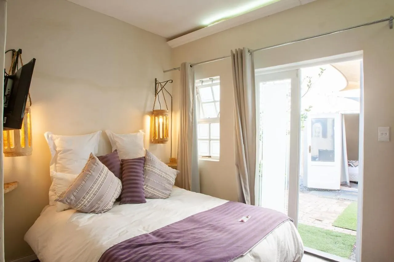 Bedrock Guest Studios Strand 2*,
